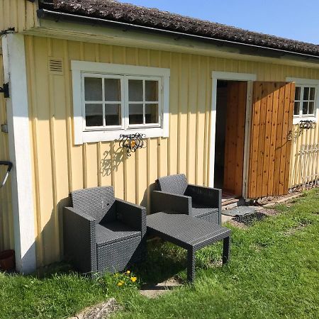 Gaeststuga I Loefsaeng Hajstorp Toreboda Luaran gambar