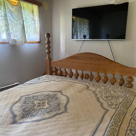Gaeststuga I Loefsaeng Hajstorp Toreboda Luaran gambar