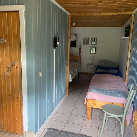 Gaeststuga I Loefsaeng Hajstorp Toreboda Luaran gambar