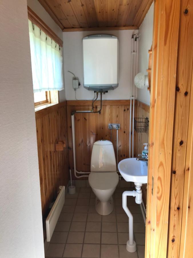 Gaeststuga I Loefsaeng Hajstorp Toreboda Luaran gambar