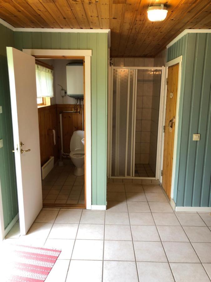 Gaeststuga I Loefsaeng Hajstorp Toreboda Luaran gambar