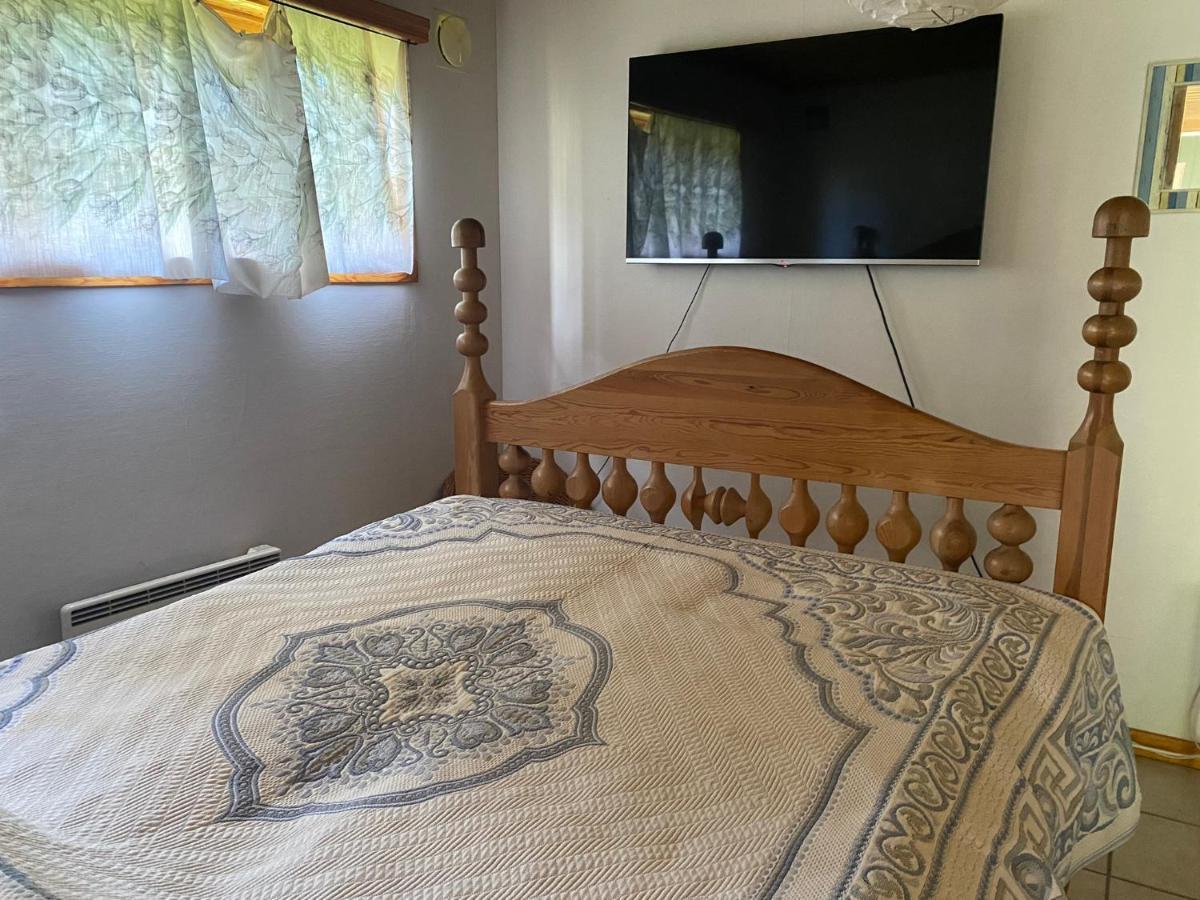 Gaeststuga I Loefsaeng Hajstorp Toreboda Luaran gambar