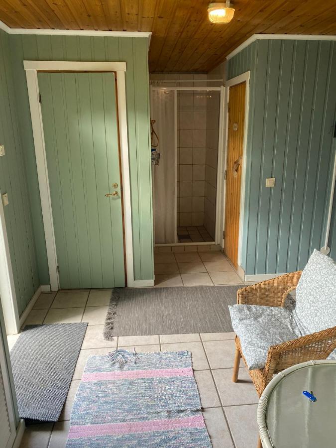 Gaeststuga I Loefsaeng Hajstorp Toreboda Luaran gambar