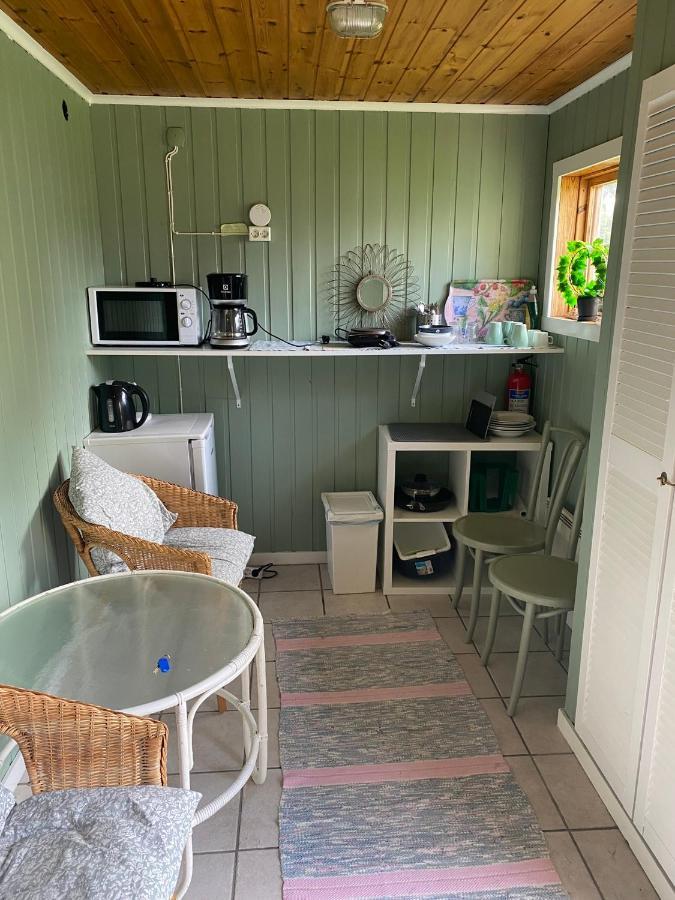 Gaeststuga I Loefsaeng Hajstorp Toreboda Luaran gambar