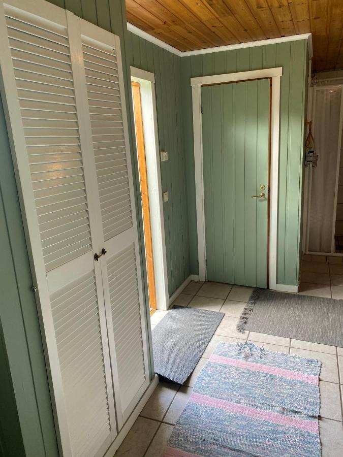 Gaeststuga I Loefsaeng Hajstorp Toreboda Luaran gambar