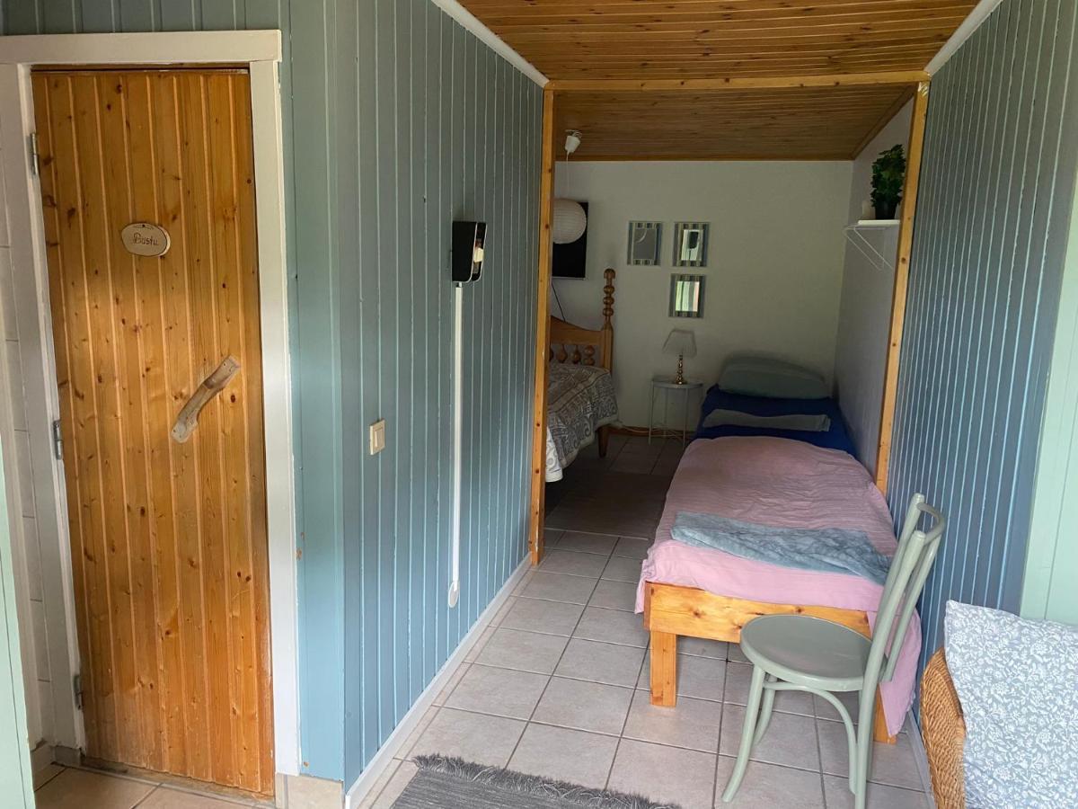 Gaeststuga I Loefsaeng Hajstorp Toreboda Luaran gambar