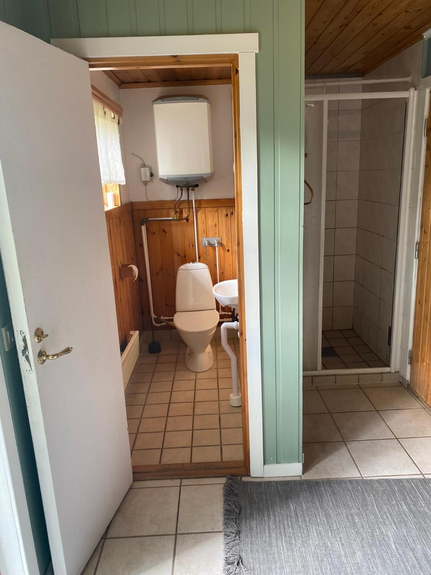 Gaeststuga I Loefsaeng Hajstorp Toreboda Luaran gambar